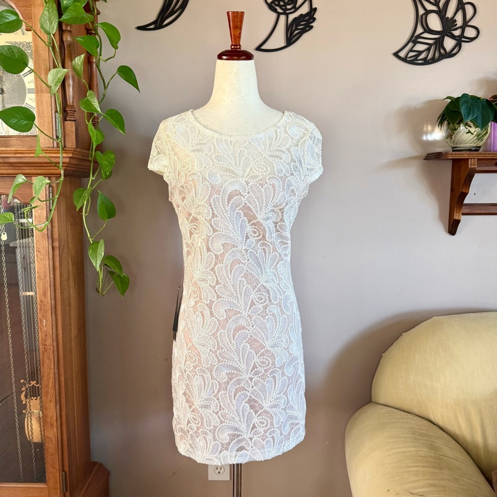 Bebe Sequin Lace Bodycon Dress – Size 6 – Ivory Floral Pattern – NWT $169
